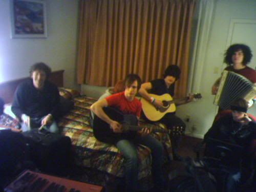 Paramore_in_their_hotel_room--large.jpg