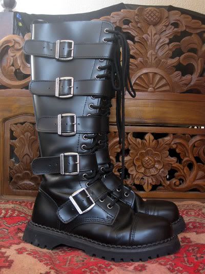 demonia riot boots