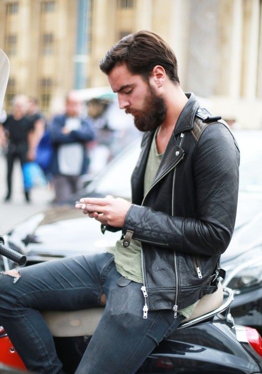  photo black-leather-biker-jacket-grey-crew-neck-t-shirt-navy-ripped-skinny-jeans-original-5992.jpg