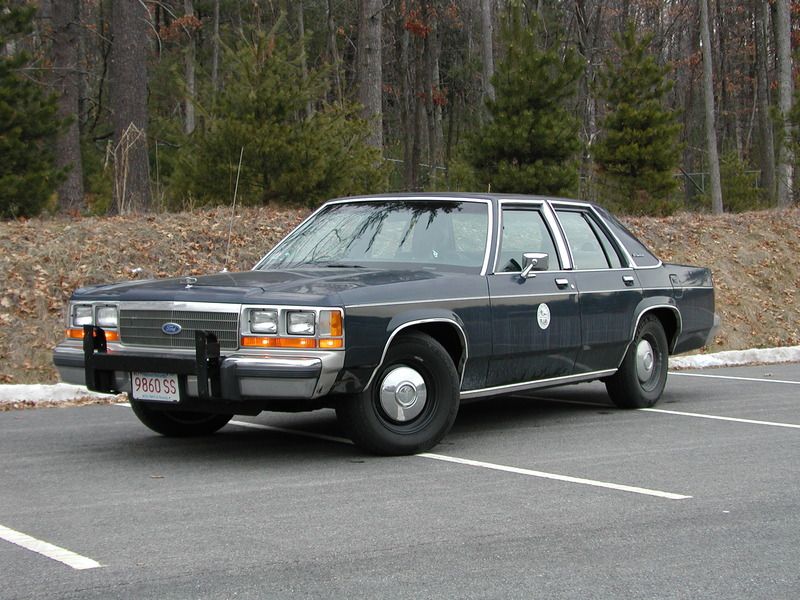 1990_Ford_Crown_Victoria_zpsxwhgb3dz.jpg