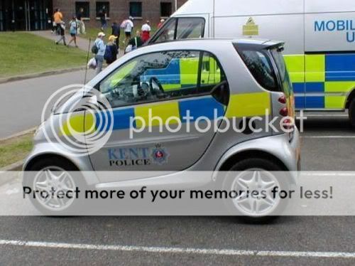 https://i115.photobucket.com/albums/n295/azupo/silly_uk_police_car_lol_kent_police.jpg